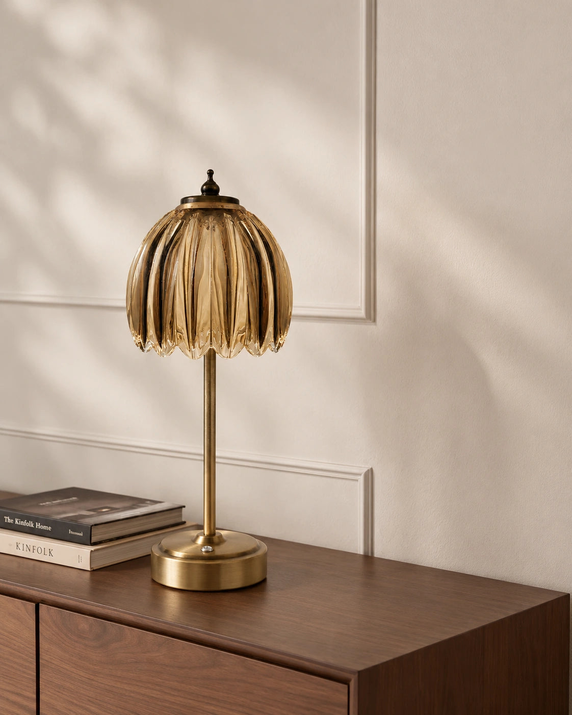 Lampe de chevet dorée et en verre champagne