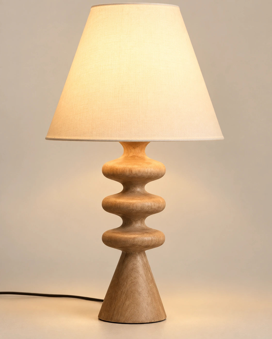 Lampe de chevet en structure en bois clair et abat jour beige