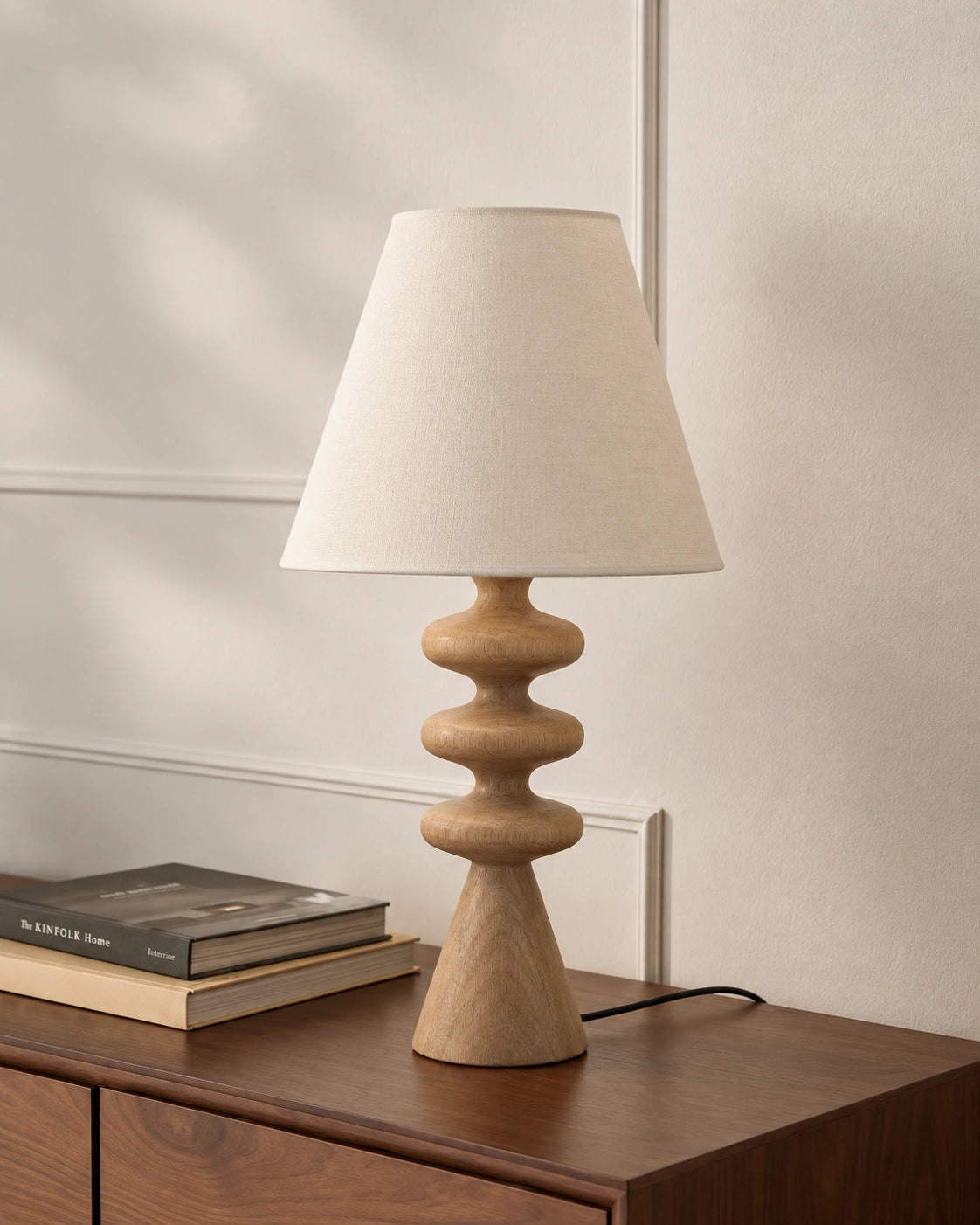 Lampe de chevet en structure en bois clair et abat jour beige