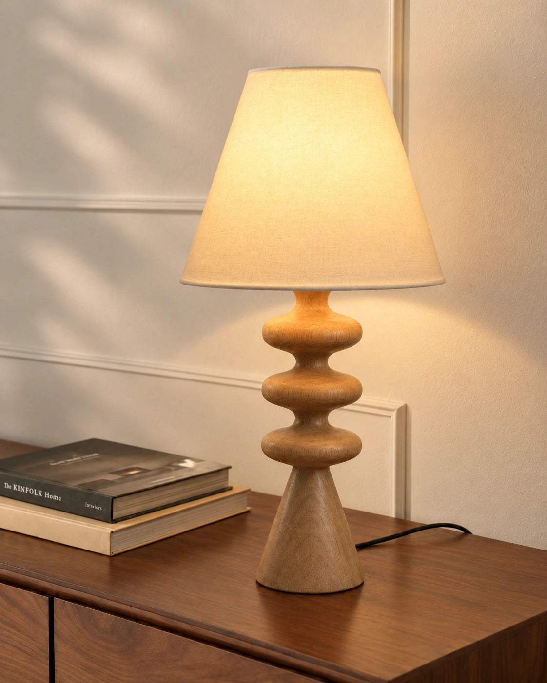 Lampe de chevet en structure en bois clair et abat jour beige