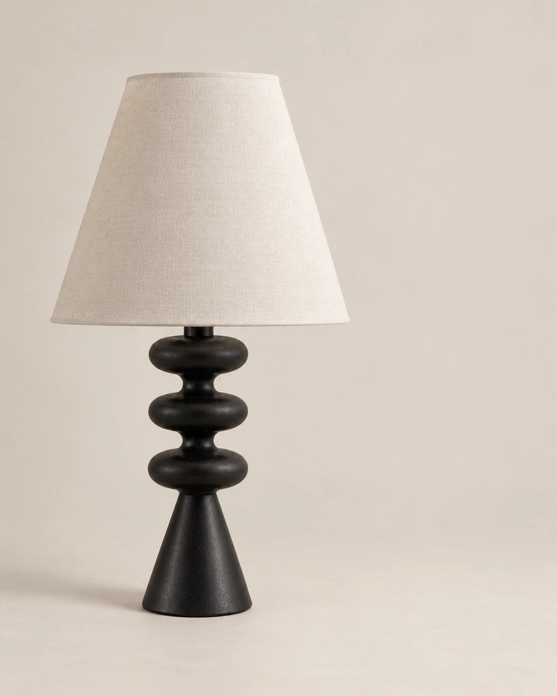 Lampe de chevet en bambou noir et abat jour beige