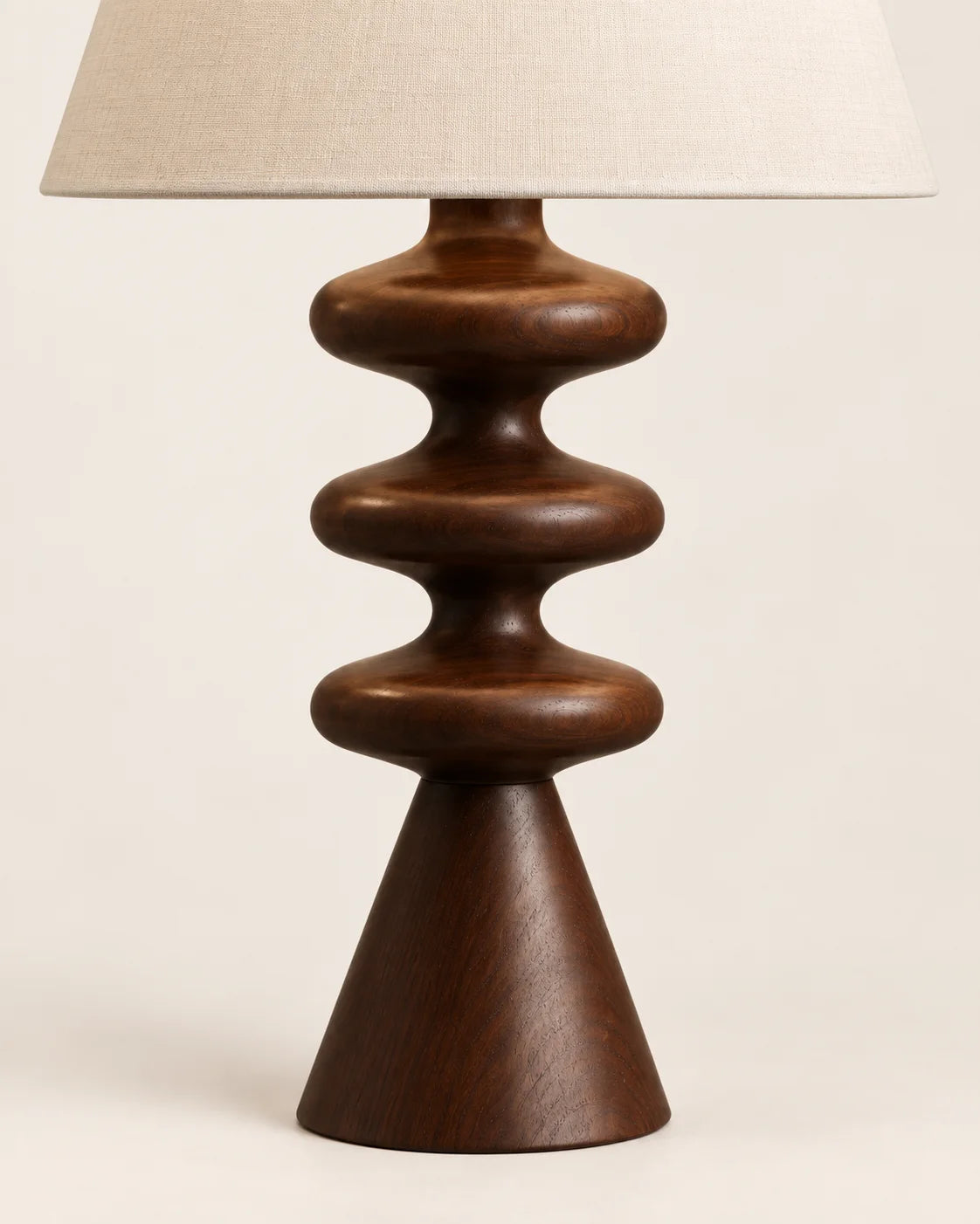 Lampe de chevet en bambou foncée et abat jour beige