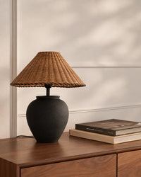 Lampe de chevet en céramique noir et abat jour en osier noir