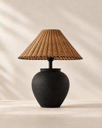 Lampe de chevet en céramique noir et abat jour en osier noir