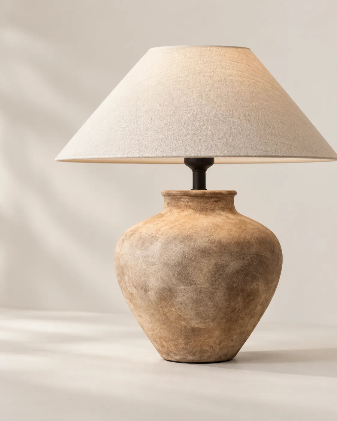 Lampe de chevet beige relief en céramique avec abat jour beige