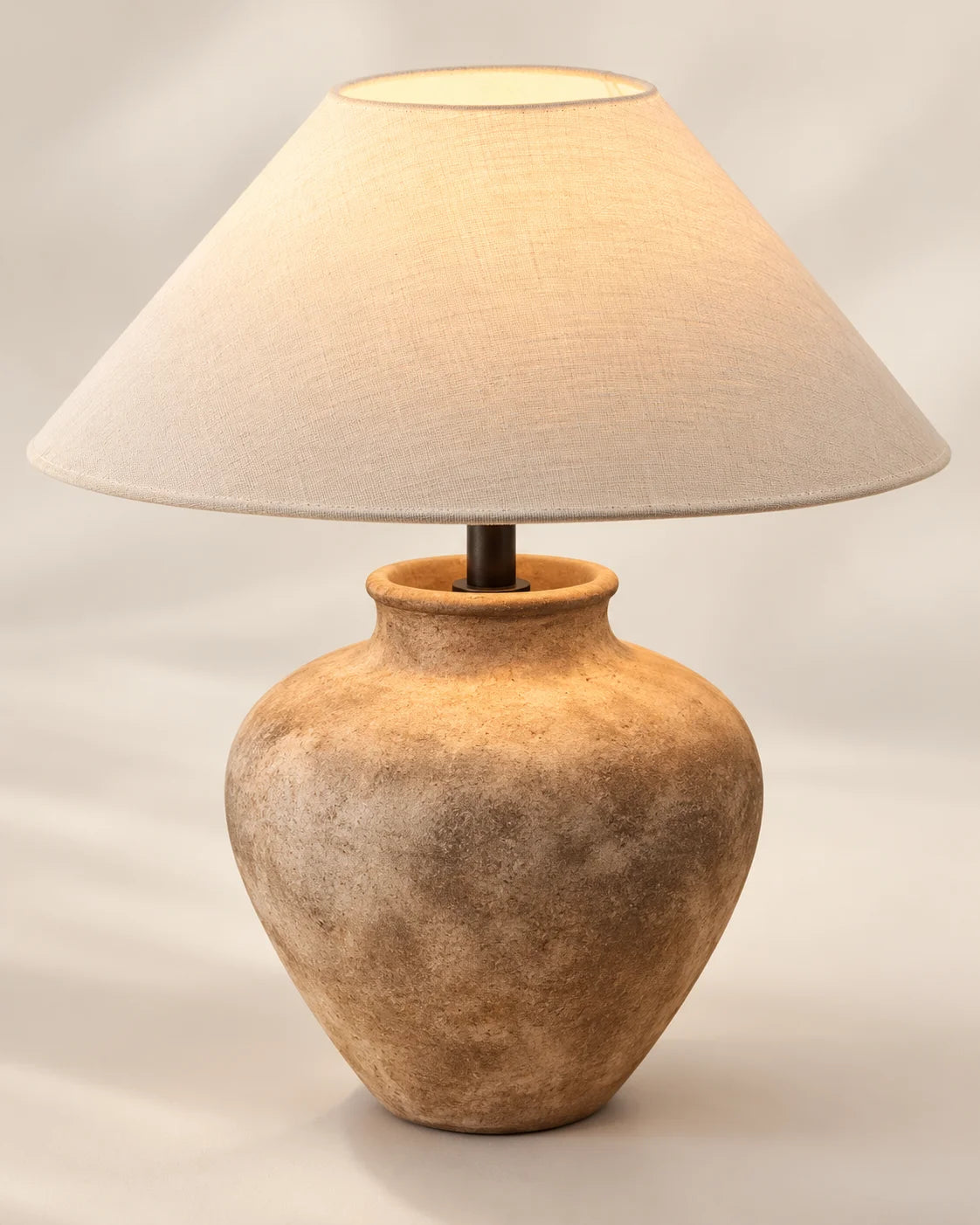 Lampe de chevet beige relief en céramique avec abat jour beige