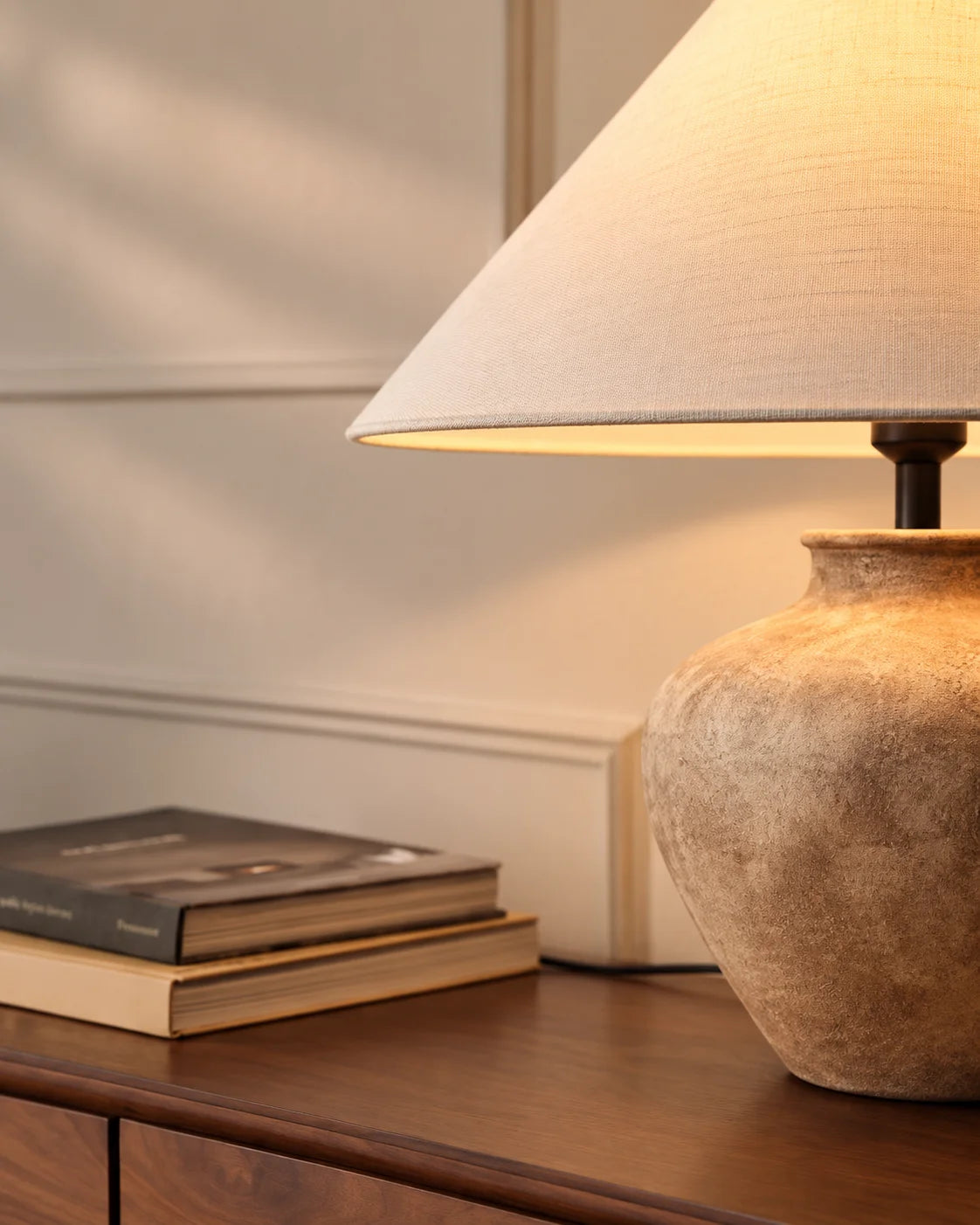 Lampe de chevet beige relief en céramique avec abat jour beige