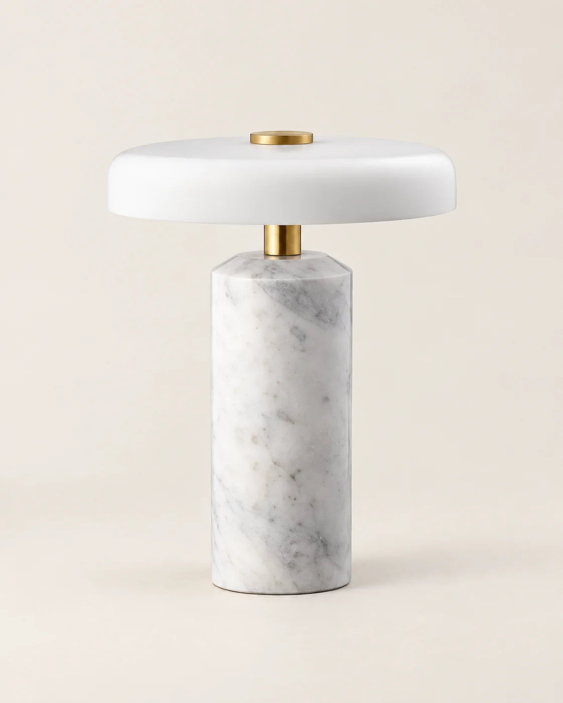 Lampe de chevet blanche en marbre et détail dorée