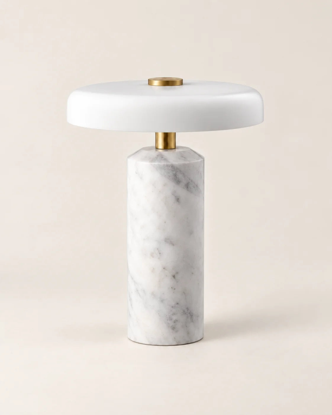 Lampe de chevet blanche en marbre et détail dorée