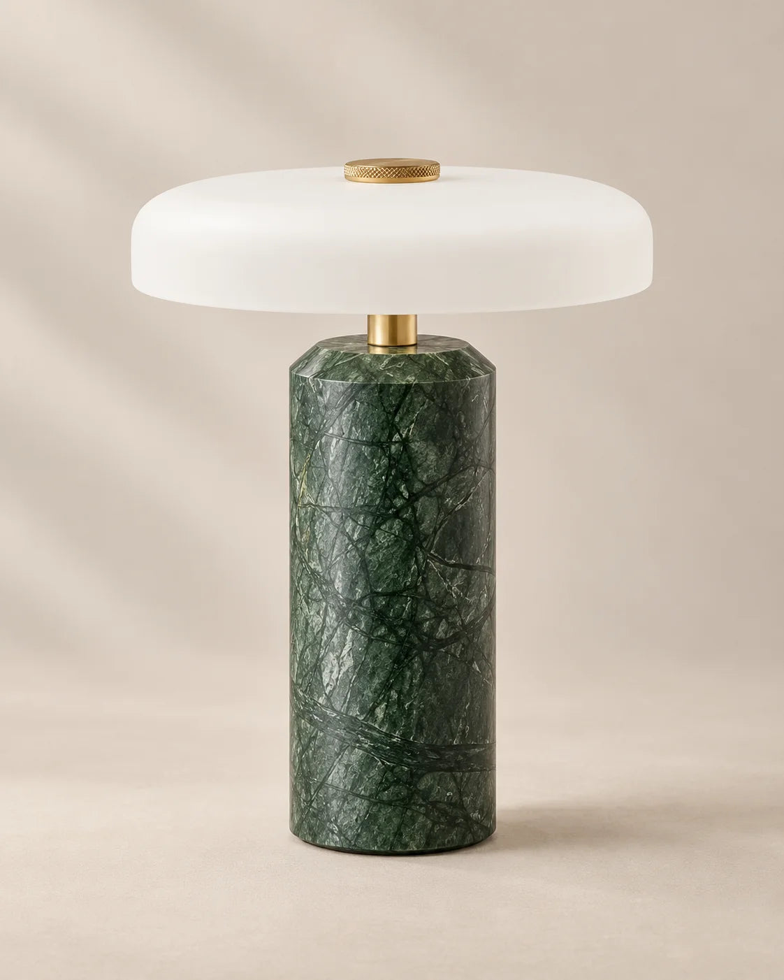 Lampe de chevet verte en marbre et détail dorée