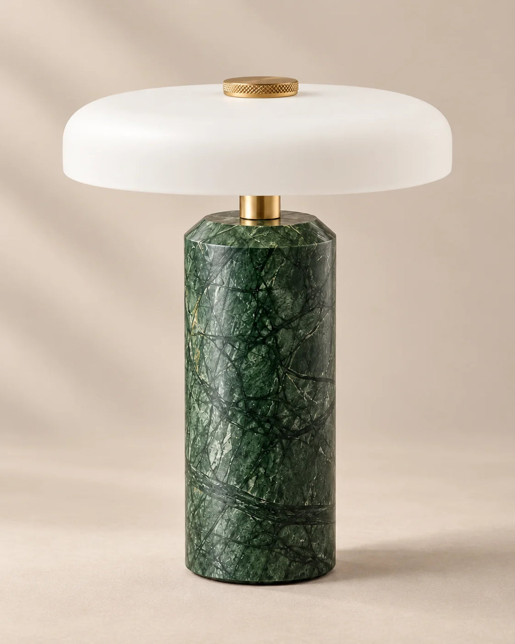 Lampe de chevet verte en marbre et détail dorée