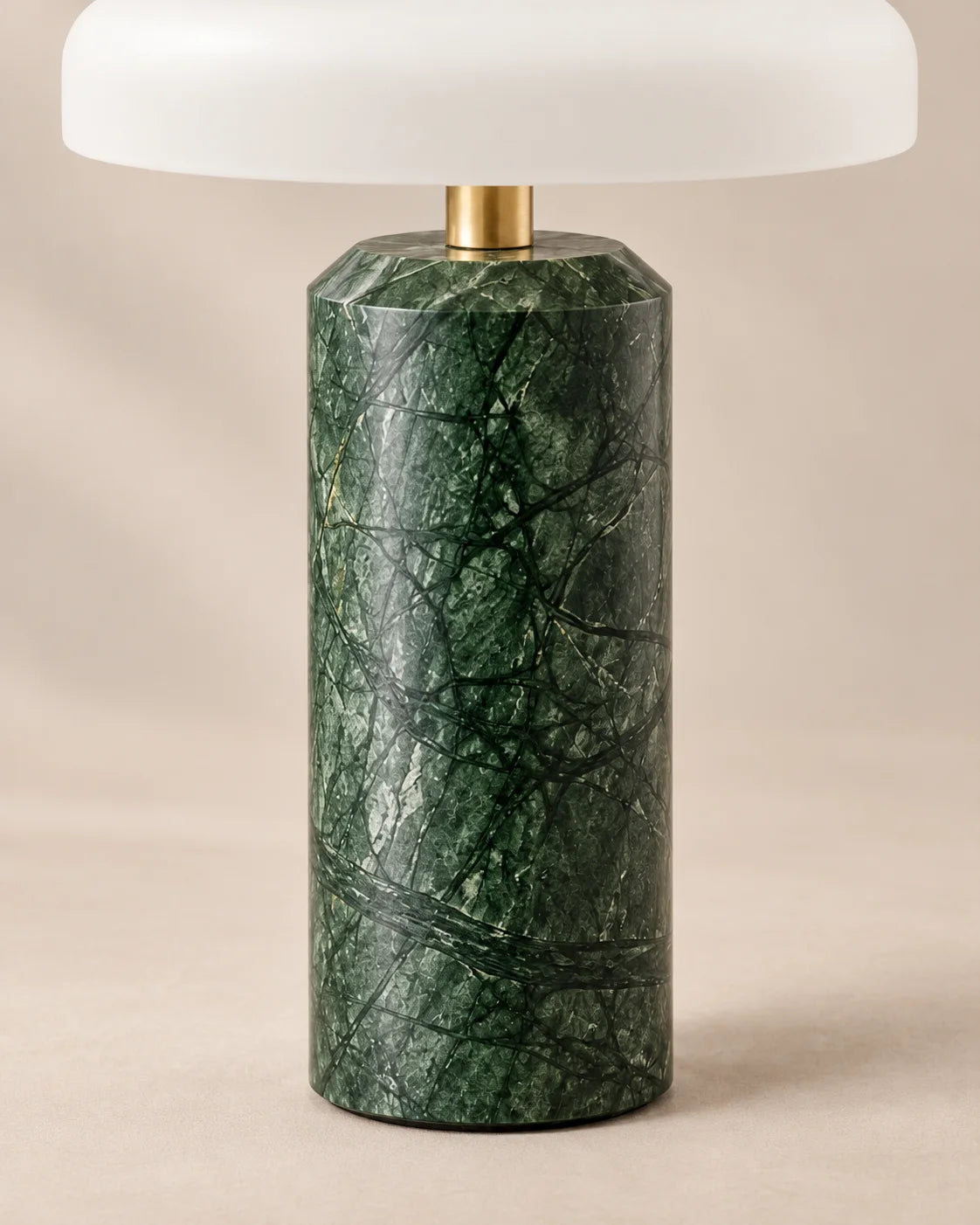Lampe de chevet verte en marbre et détail dorée