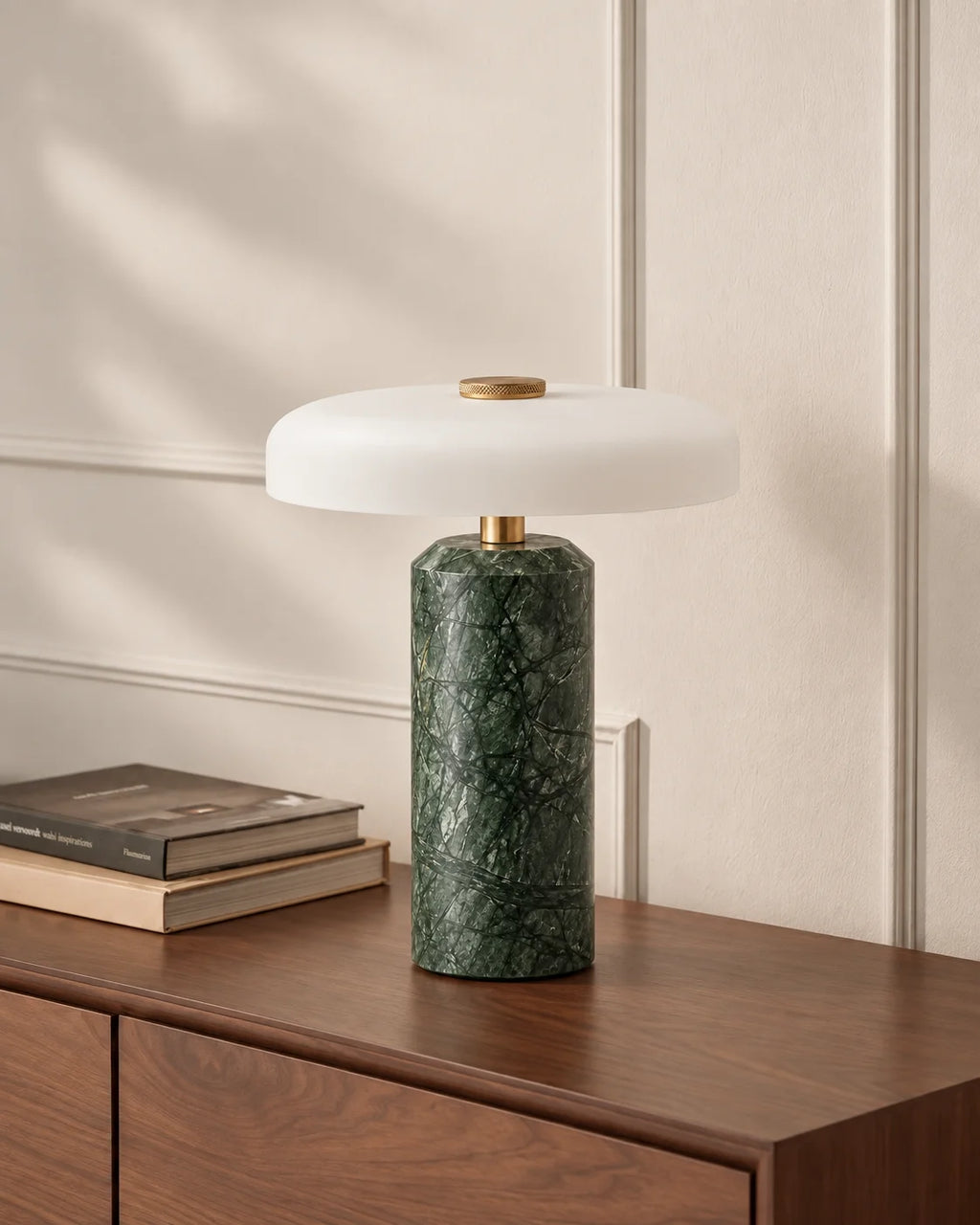 Lampe de chevet verte en marbre et détail dorée
