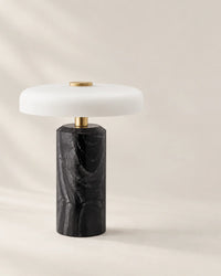 Lampe de chevet noire en marbre et détail dorée