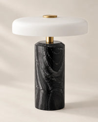 Lampe de chevet noire en marbre et détail dorée