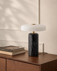 Lampe de chevet noire en marbre et détail dorée