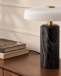 Lampe de chevet noire en marbre et détail dorée