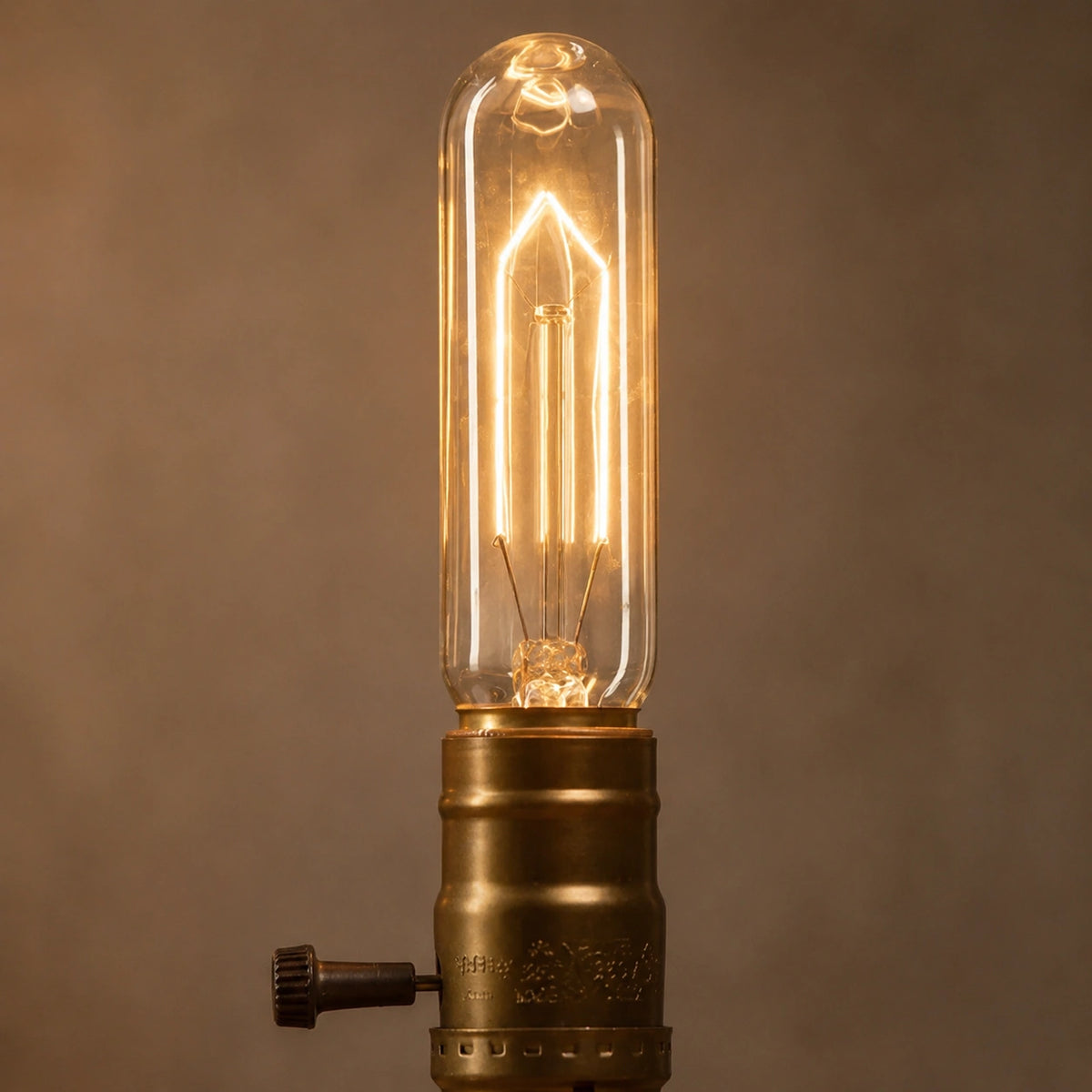 Lampe de chevet industrielle en bois