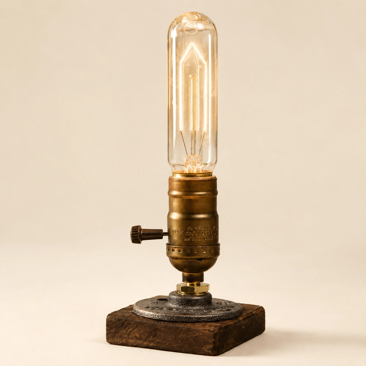 Lampe de chevet industrielle en bois