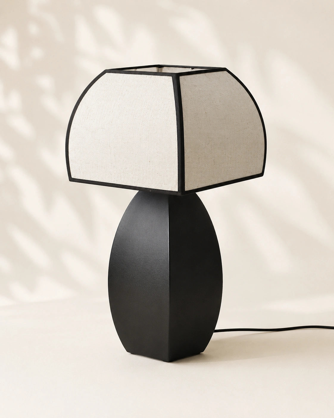 Lampe de chevet en fer noir japonaise