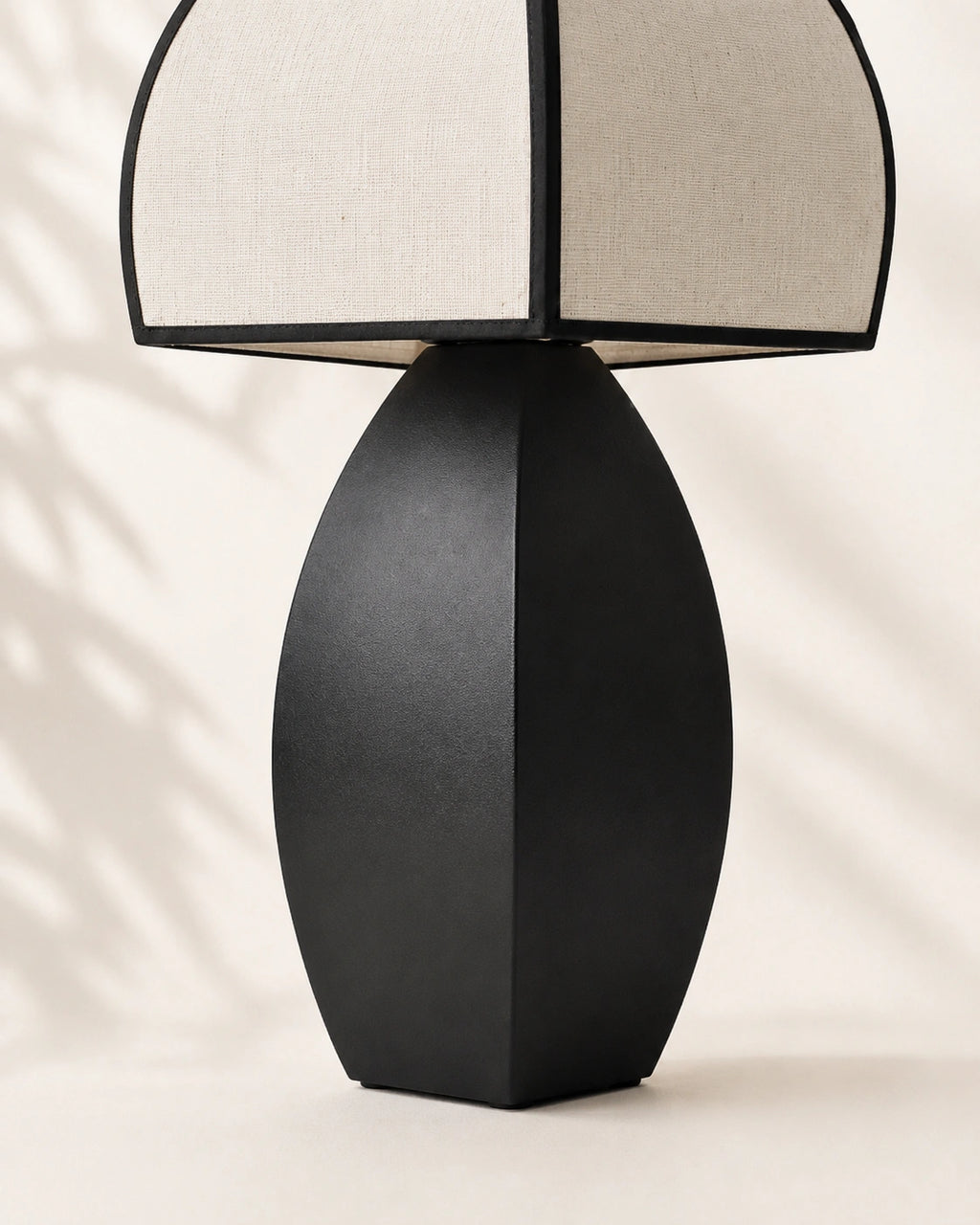 Lampe de chevet en fer noir japonaise