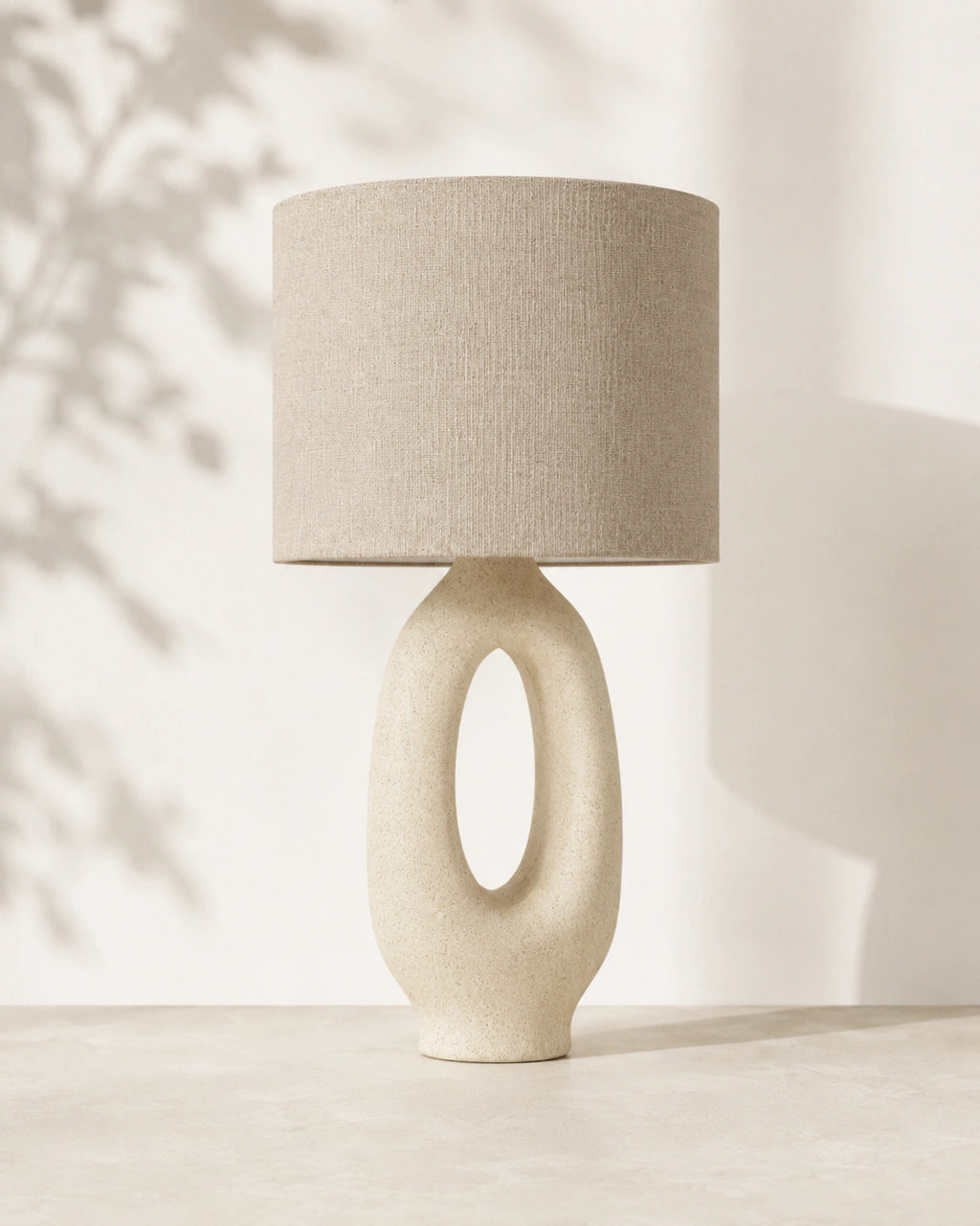 Lampe de chevet beige ovale moderne