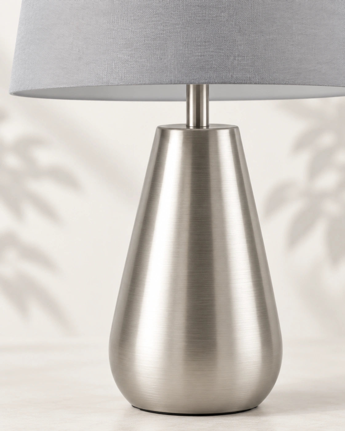 Lampe de chevet moderne argentée grise