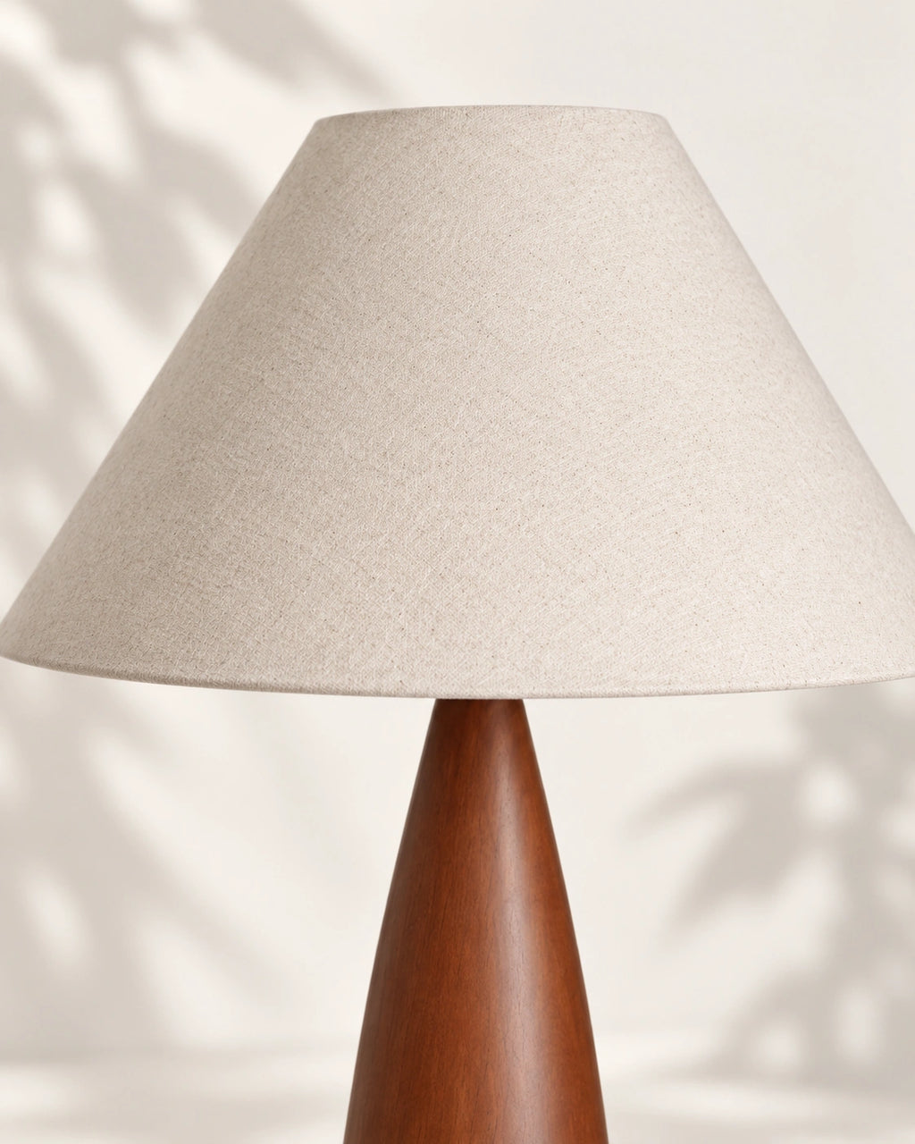 Lampe de chevet japandi en bois et beige