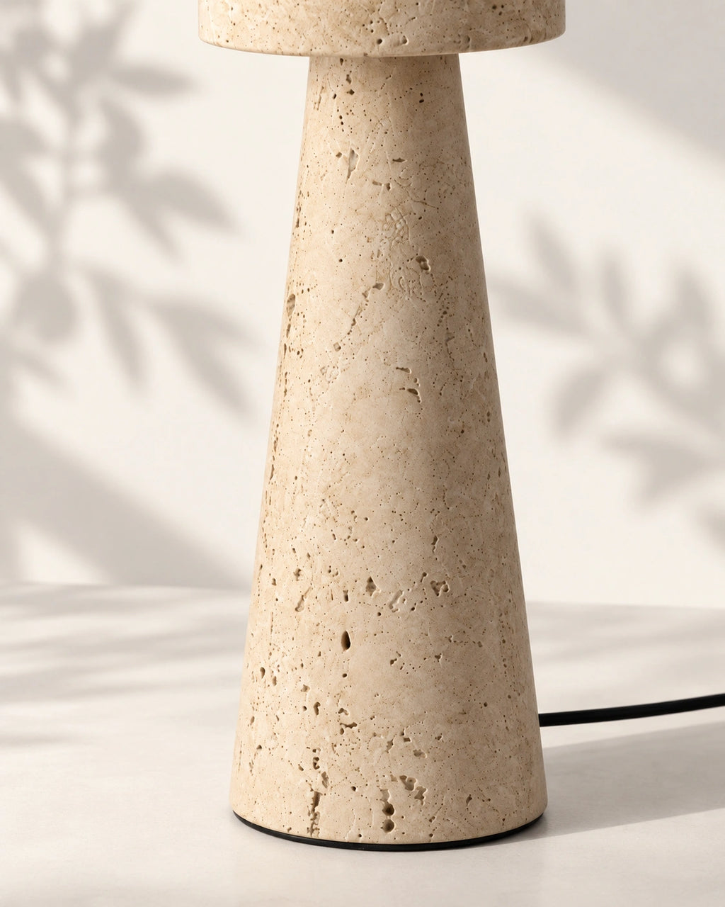 Lampe de chevet en métal et pierre beige