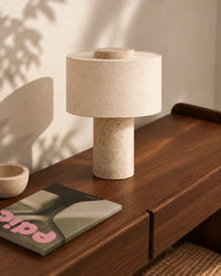 Lampe de chevet en marbre travertin beige style minimaliste et abat jour beige