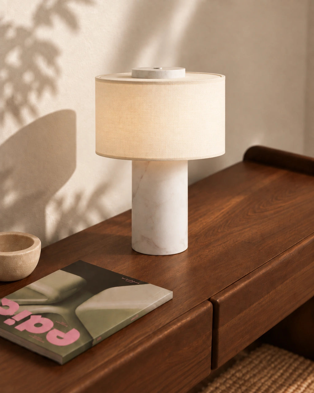 Lampe de chevet en marbre blanc et gris style minimaliste et abat jour blanc