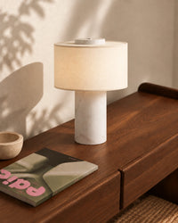 Lampe de chevet en marbre blanc et gris style minimaliste et abat jour blanc