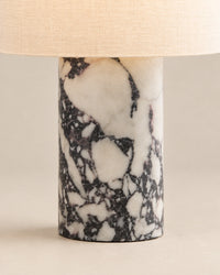 Lampe de chevet en marbre blanc et noir style minimaliste et abat jour blanc cassé