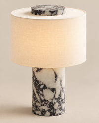 Lampe de chevet en marbre blanc et noir style minimaliste et abat jour blanc cassé