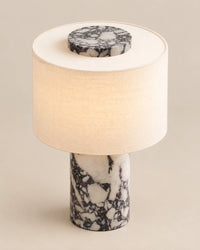 Lampe de chevet en marbre blanc et noir style minimaliste et abat jour blanc cassé