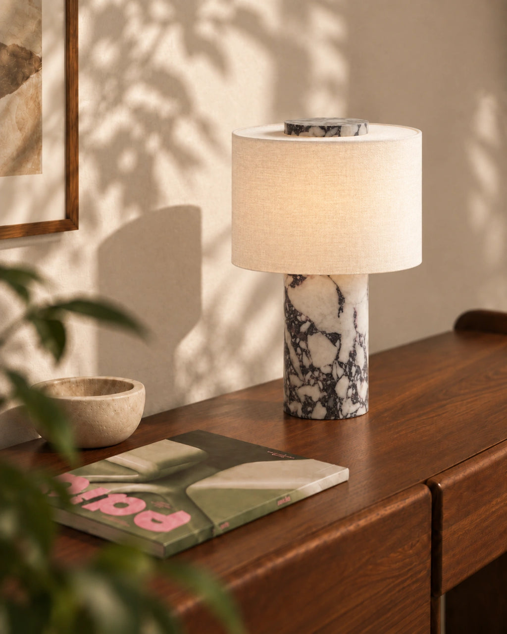 Lampe de chevet en marbre blanc et noir style minimaliste et abat jour blanc cassé