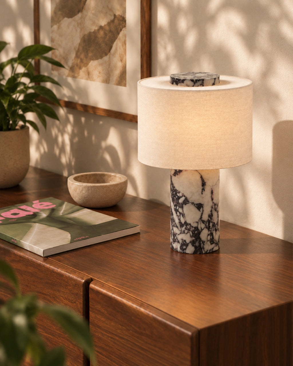 Lampe de chevet en marbre blanc et noir style minimaliste et abat jour blanc cassé