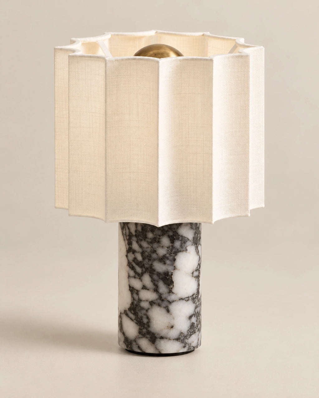 Lampe de chevet en marbre noir style minimaliste et abat jour plissé blanc cassé