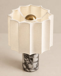 Lampe de chevet en marbre noir style minimaliste et abat jour plissé blanc cassé