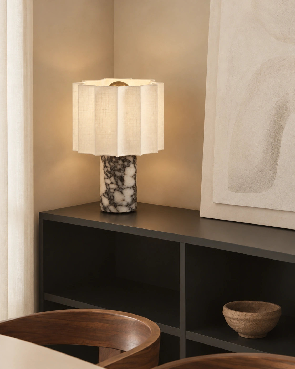 Lampe de chevet en marbre noir style minimaliste et abat jour plissé blanc cassé