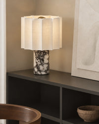 Lampe de chevet en marbre noir style minimaliste et abat jour plissé blanc cassé