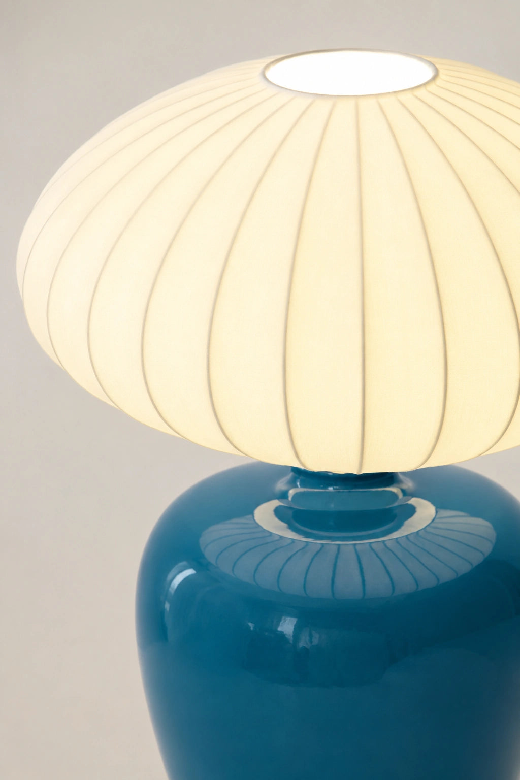 Lampe de chevet bleue en céramique