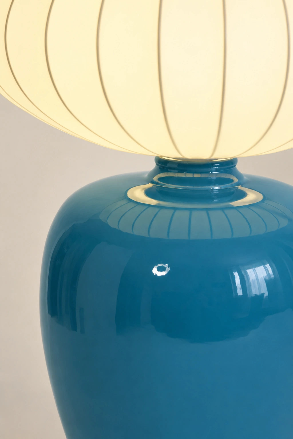 Lampe de chevet bleue en céramique