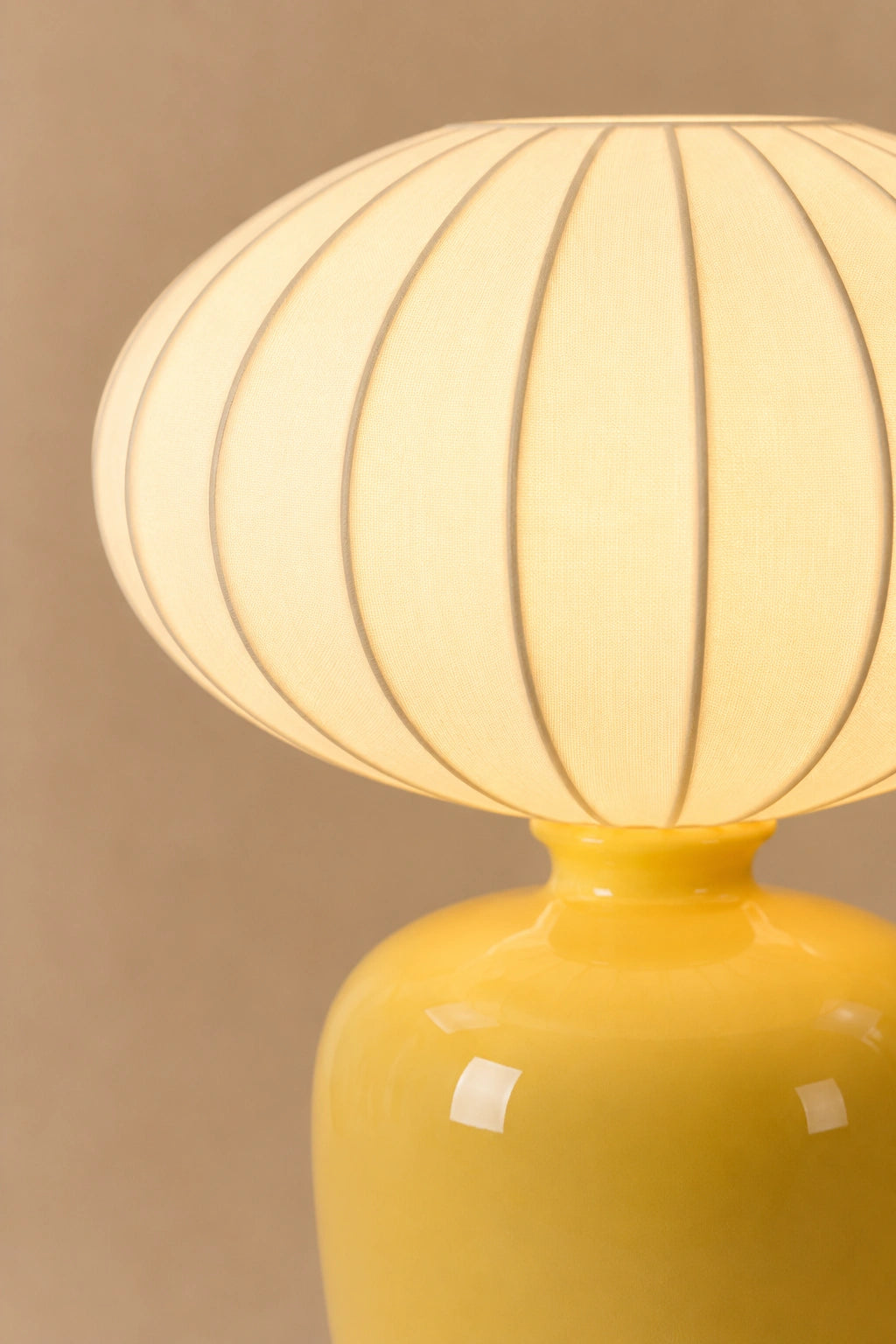 Lampe de chevet jaune en céramique