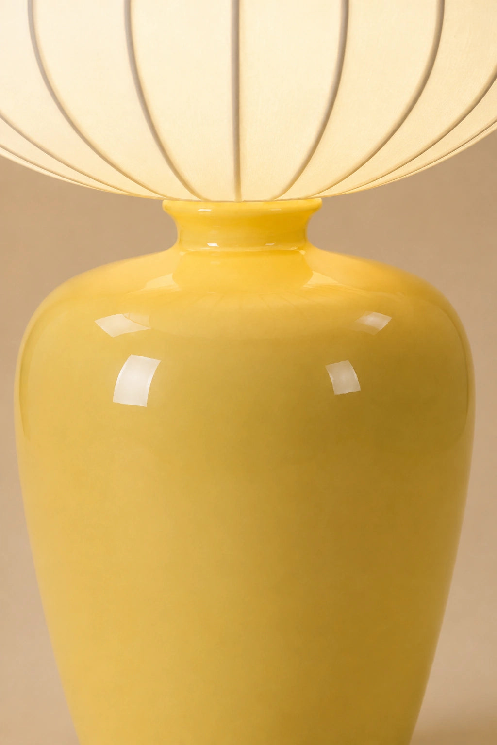 Lampe de chevet jaune en céramique