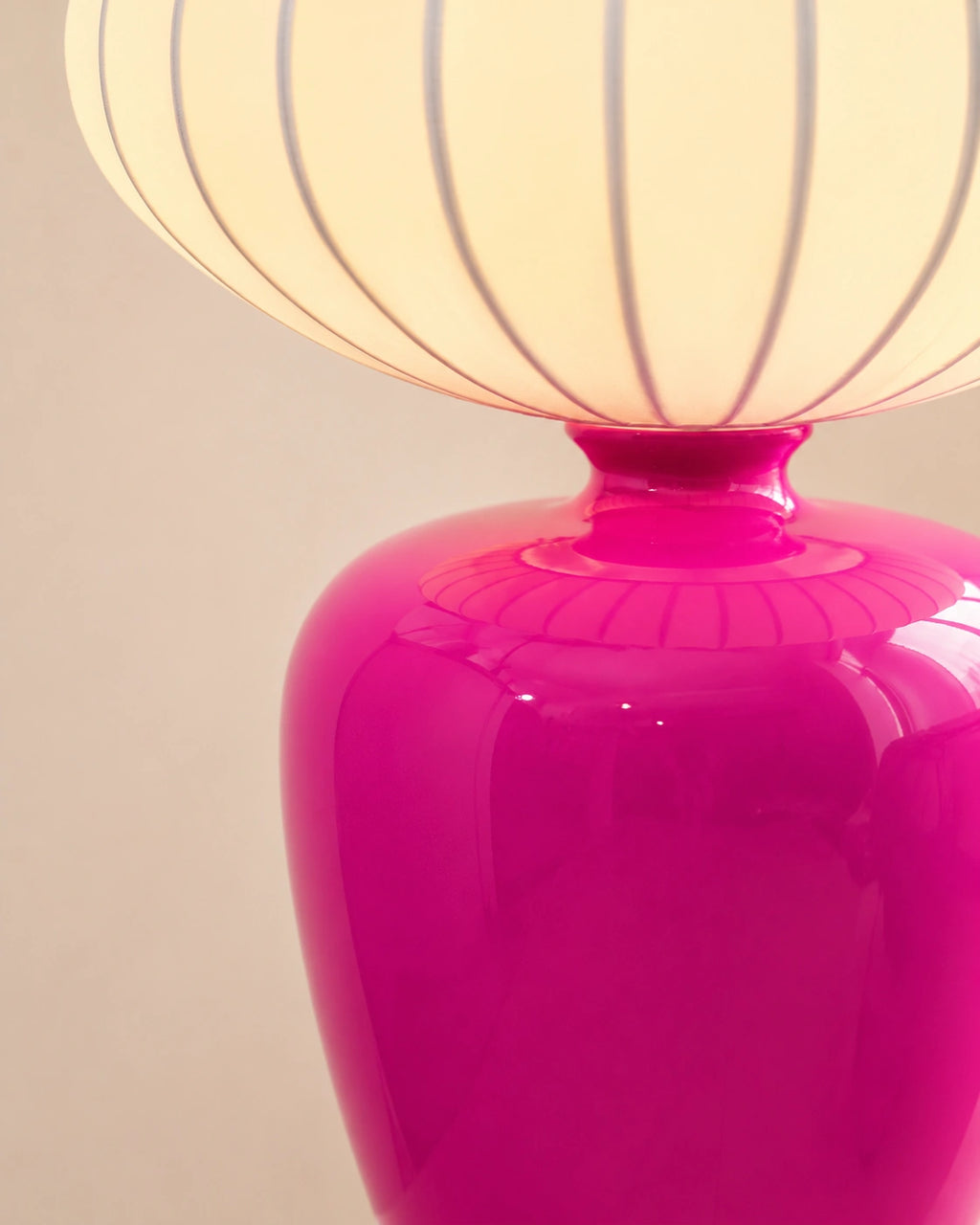 Lampe de chevet rose en céramique