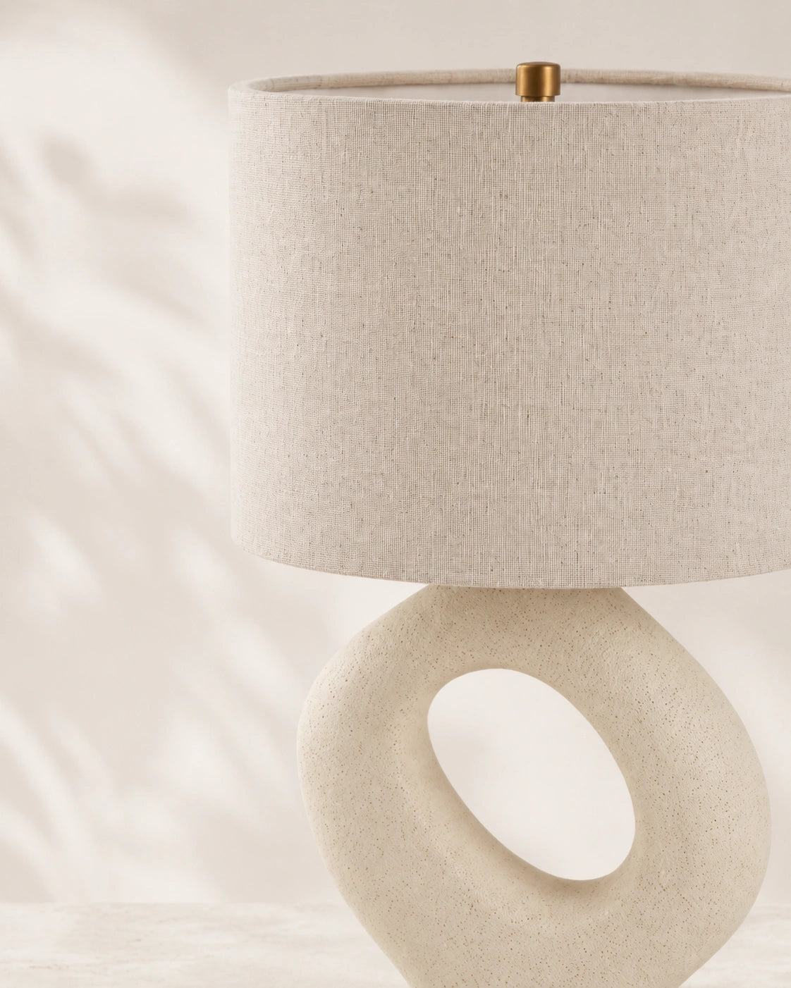 Lampe de chevet moderne beige arrondie