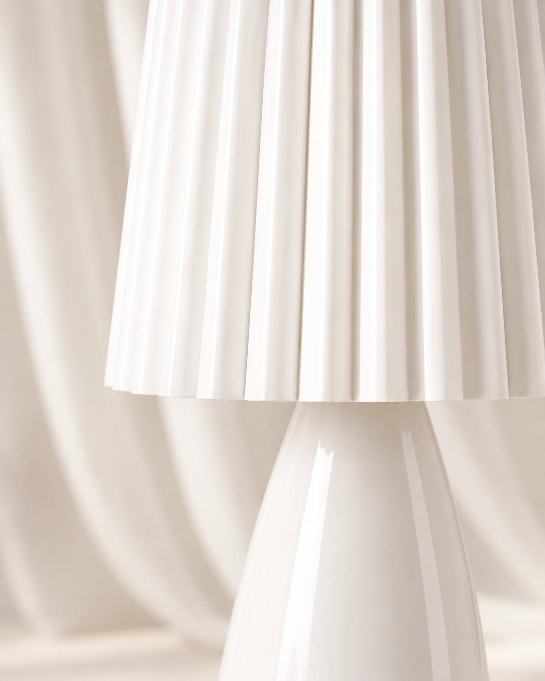 Lampe de chevet vintage plissée blanche