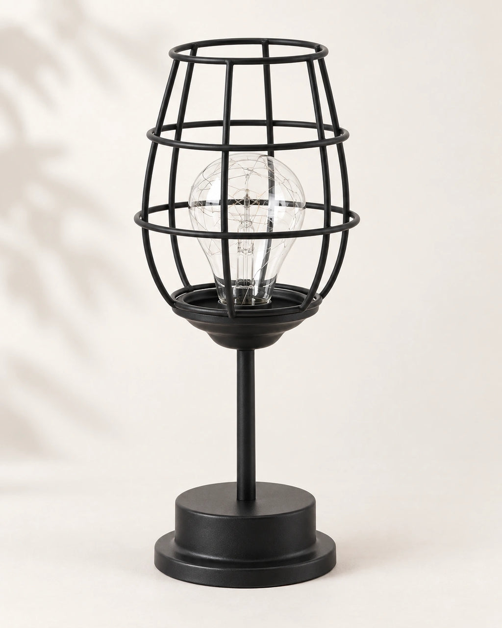 Lampe de chevet en métal noir coupe