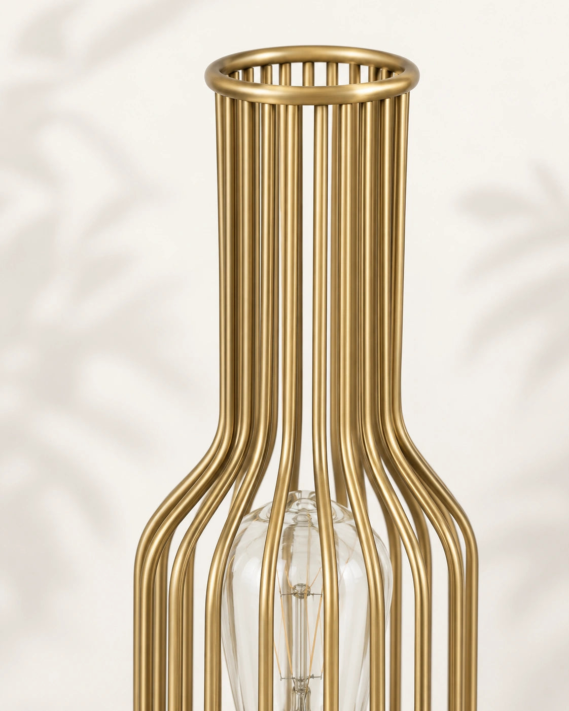 Lampe de chevet en métal doré bouteille